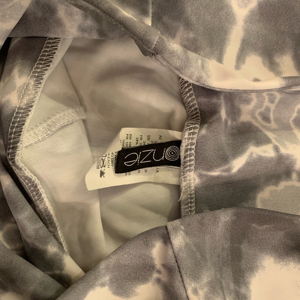 NEW! Onzie High Waisted Leggings - Picture 4 of 7